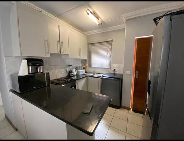 2 BEDROOM APARTMENT FOR SALE IN KEMPTON PARK